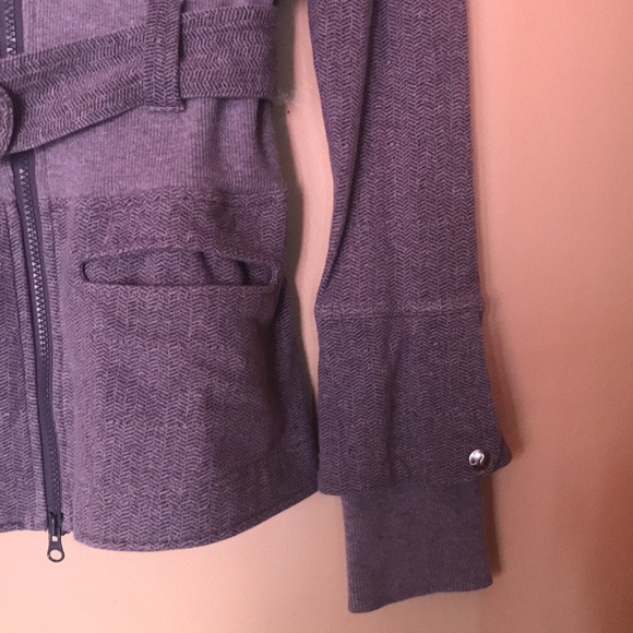 Womens Lululemon sweater/jacket EUC only wore handful of times if that many. - Picture 7 of 10
